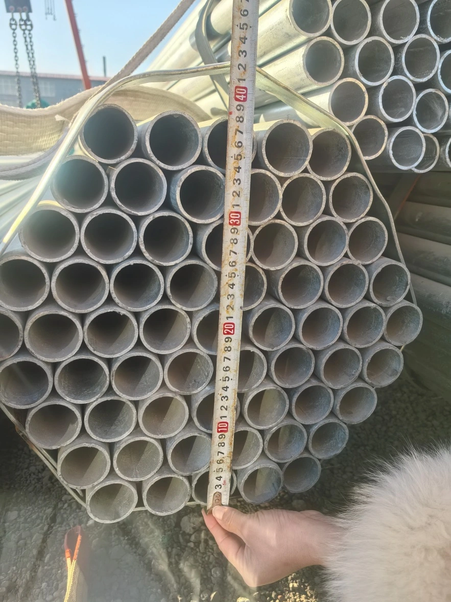 Welded steel pipe for low-pressure fluid transportation 